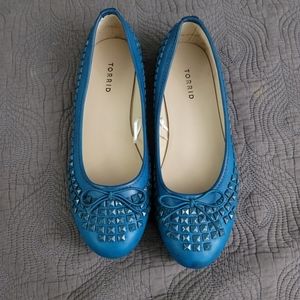 Torrid 10 Studded Teal Flat